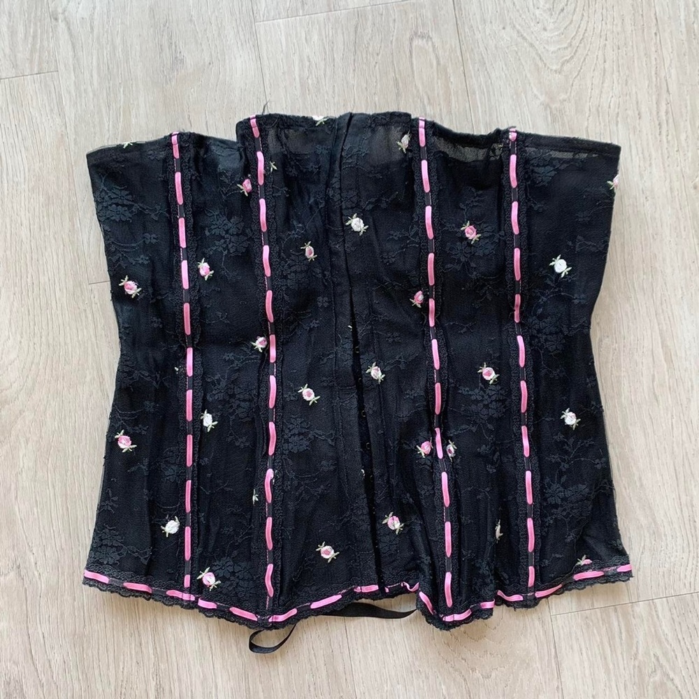 Vintage Y2K 90s dainty rose floral lace Fredrick’s of Hollywood corset